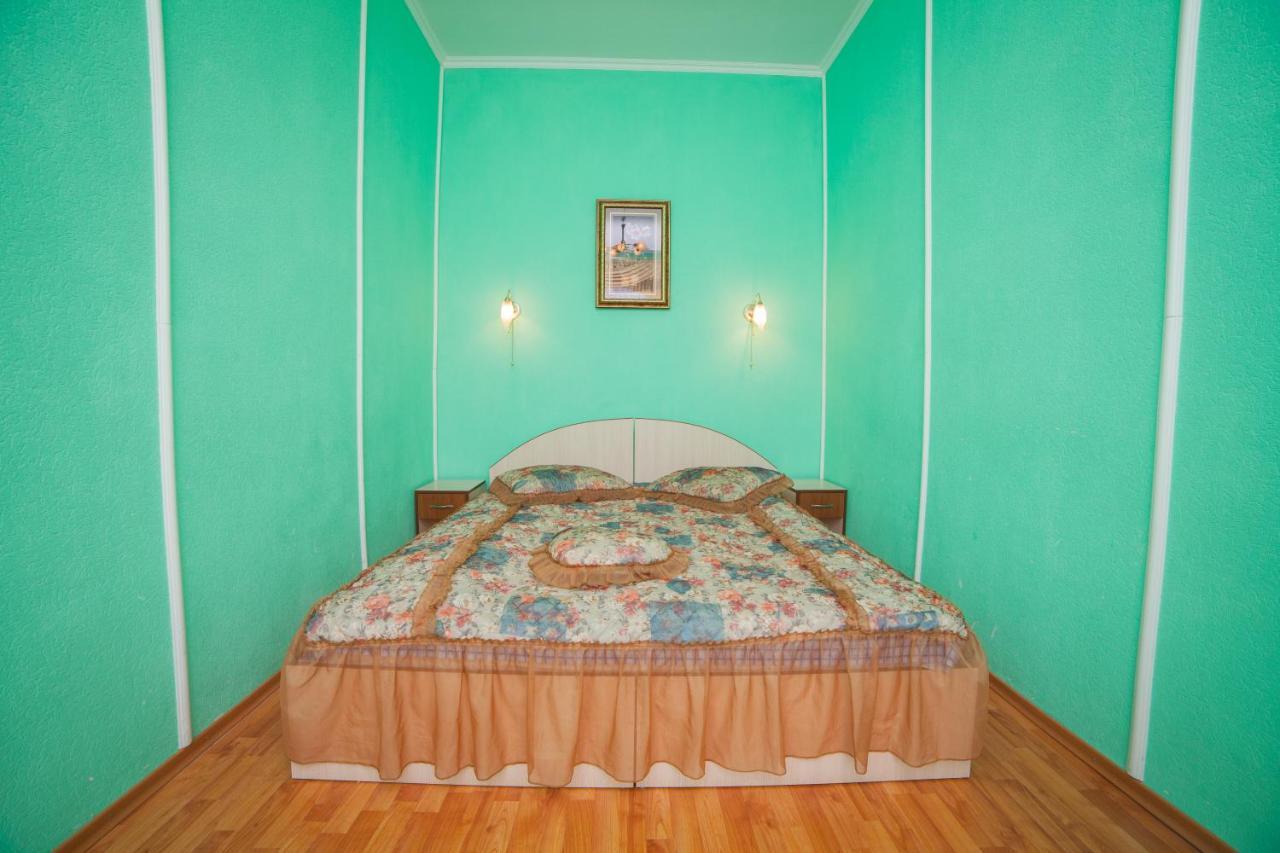 Hotel Vinnytsia Sawoy Стая снимка